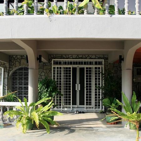 Morning Glory Guest House Kuching Bagian luar foto