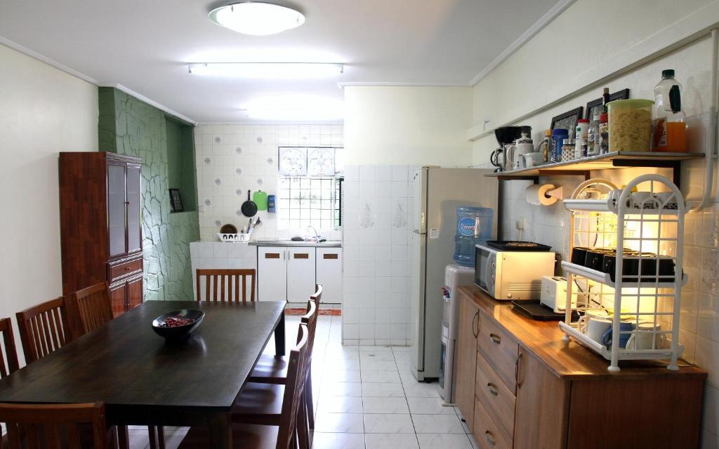 Morning Glory Guest House Kuching Bagian luar foto